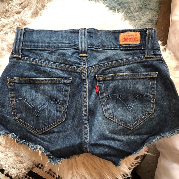 🍒Levi’s cutoff shorts (low rise) - Picture 4 of 6
